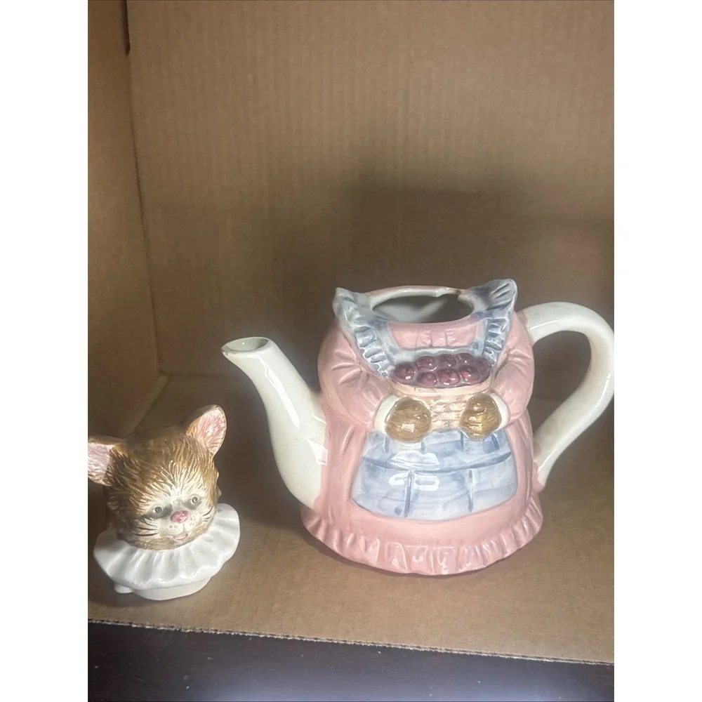 Vintage Hand‎ Painted Mrs. Whiskers Mother Cat Teapot